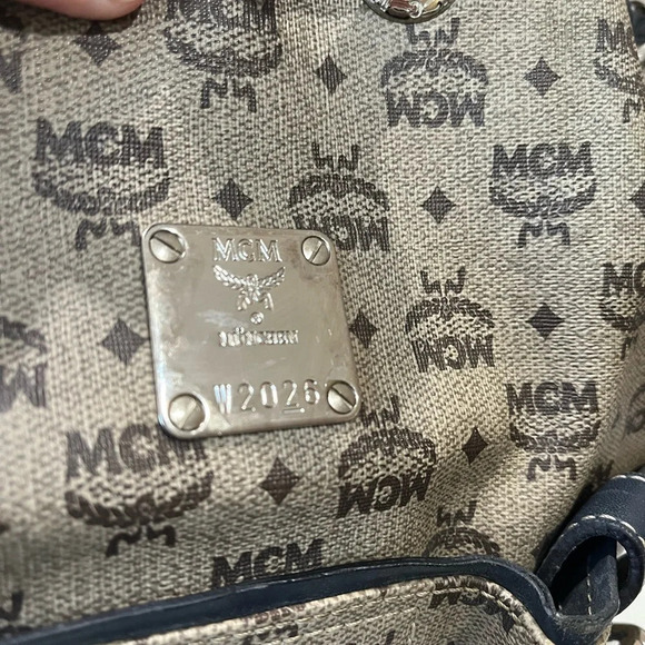 MCM DRAWSTRING HOBO - Picture 3 of 16